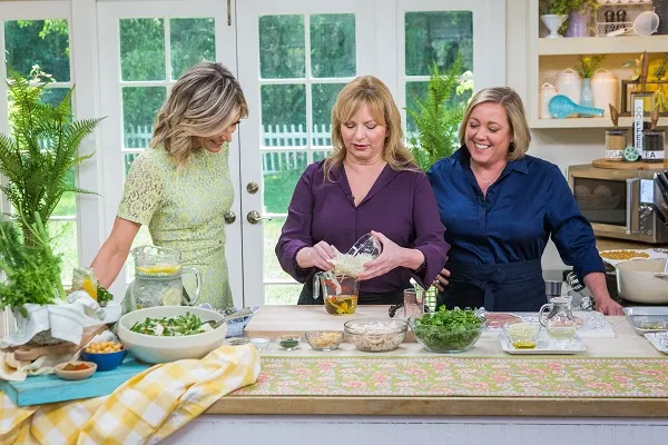 Home and Family 7167 Final Photo Assets